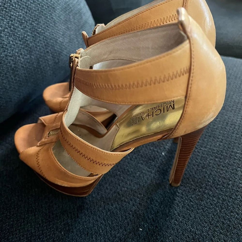 MICHAEL‎ KORS STORE BERKLEY PLATFORM
